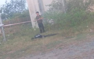 Thi thể úp mặt dưới chân cầu Cần Thơ, tay nắm chặt sim điện thoại kì lạ