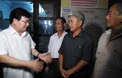 Phó Thủ tướng Trịnh Đình Dũng thăm hỏi ngư dân Quảng Bình