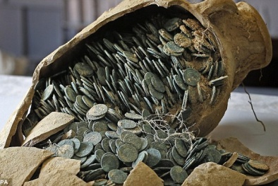 Choáng váng phát hiện kho báu 600 kg tiền xu ở công viên Tây Ban Nha