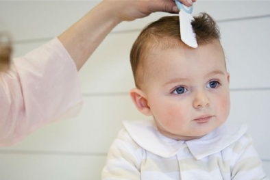 Nguy hại tiềm ẩn từ việc cạo trọc tóc cho trẻ nhỏ