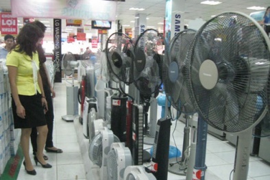 Thị trường quạt máy 'nóng' đột biến do thời tiết thay đổi nhanh