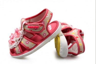 Hiểm họa khôn lường từ giày dép trẻ em phát nhạc, phát sáng