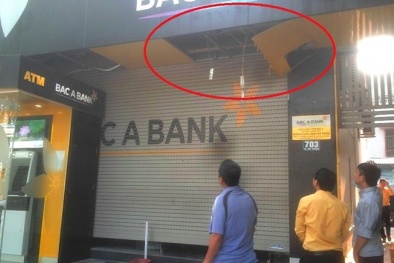 Thảng thốt kể lại phút bảo vệ ngân hàng Bắc Á bị cửa cuốn kẹp chết