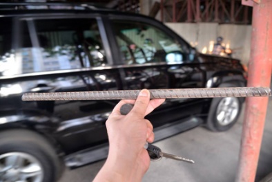 Hà Nội: Thanh sắt công trường xây trụ nhà ga Hoàng Cầu rơi trúng người dân