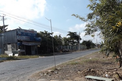 Thanh niên đột tử trên bãi cỏ sau khi bị công an tạm giữ phương tiện