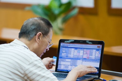 Thị trường chứng khoán: Tin xấu làm hai mã HAG và HNG đỏ rực