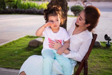 Cư dân mạng ‘phát sốt’ với gương mặt tựa thiên thần của con gái Jennifer Phạm