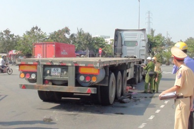 Cô gái Đà Nẵng chết tức tưởi dưới bánh xe 'hung thần' container