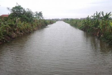 'Đỏ mắt' tìm con sau giờ học, bỗng thấy xác con trôi nổi trên sông