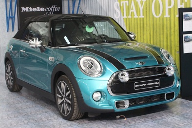 MINI Cooper S Convertible mui trần chào thị trường Việt