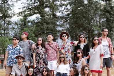 'Chết cười' với bộ ảnh du lịch tập thể phong cách 'diễn sâu' của nhóm bạn Thái Lan