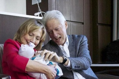 Bí ẩn chiếc vòng Hillary Clinton luôn đeo trên tay