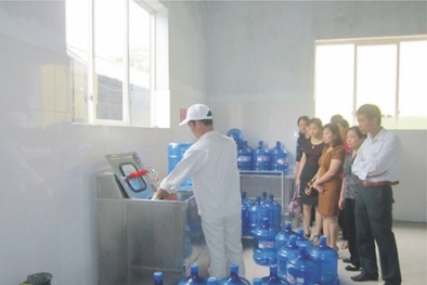 Hàng loạt cơ sở sản xuất nước đóng chai 'bẩn' tại Hà Nội bị bêu tên