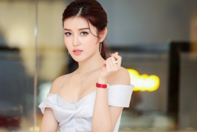 Á hậu Huyền My diện đầm xẻ gợi cảm, khoe chân dài miên man