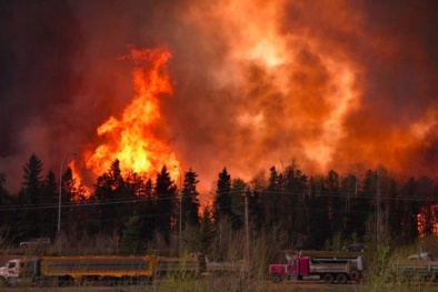 Cháy rừng ở Canada: ‘Thảm họa tốn kém nhất lịch sử’ vẫn rực đỏ sau hơn 1 tuần