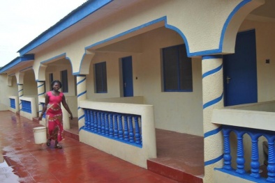 Con trai ông trùm xã hội đen 38 vợ 'chăm sóc' cho 12 người mẹ kế như thế nào?