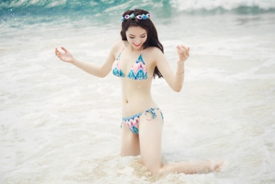 Những hình ảnh đốt mắt người hâm mộ với bikini của hoa hậu Kỳ Duyên
