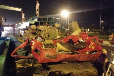 Tai nạn kinh hoàng ở Hà Nội: Hàng chục tấn dầm thép ‘cày nát’ cabin có 2 người