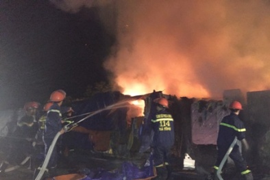 Cháy lớn ở Vũng Áng: ‘Kinh hồn bạt vía’ nhìn ngọn lửa bốc lên rừng rực