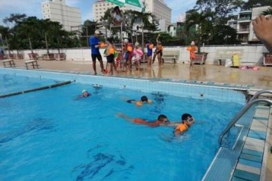 Các hồ bơi công cộng nhiễm bẩn: Bệnh…đang chờ người đến bơi