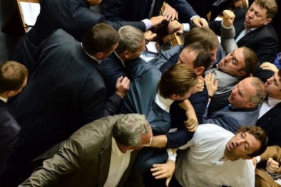 Tin tức mới nhất về Ukraine ngày 15/5: Nghị sĩ Ukraine đánh chửi nhau trong phiên họp 