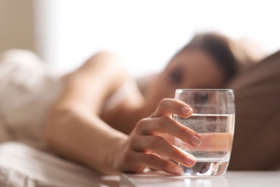4 lý do nên uống nước trước khi đi ngủ