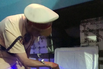 Bắt giữ hơn nửa tấn óc, lưỡi, nội tạng động vật hôi thối ‘đi’ xe khách vào Nam