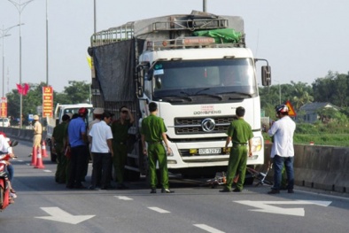 Thừa Thiên – Huế: Đau đớn nhìn cụ ông 70 tuổi bị đè bẹp dưới gầm xe tải