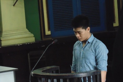 Nước mắt đau đớn của người mẹ ở phiên tòa xử tử hình con trai đâm chết cha