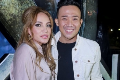 ‘Bỏ rơi’ Hari Won, Trấn Thành vui vẻ đi xem phim cùng ca sĩ Thanh Hà