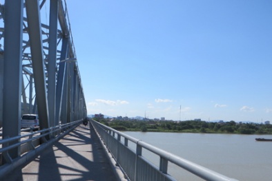 Biết tin mang bầu, thiếu nữ lặng lẽ gieo mình xuống dòng sông Lam