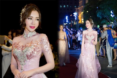 Elly Trần diện áo dài xuyên thấu, catwalk 800m trên phố đi bộ 