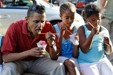 Bận ‘trăm công nghìn việc’, ông Obama vẫn rất ‘chịu khó’ đi họp phụ huynh cho con