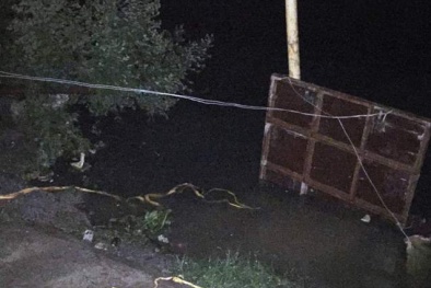 Huy động máy xúc tìm ông 70 tuổi chết đuối vì cứu cháu chới với dưới hồ