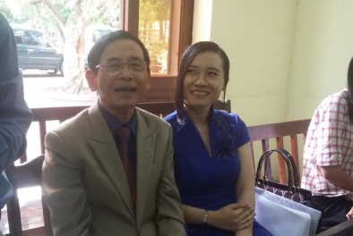 Đại gia Lê Ân cùng vợ trẻ kém 55 tuổi hạnh phúc nhận tin thắng kiện con trai riêng