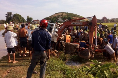 Tin tức thời sự 24h ngày 27/5: Nén nước mắt cứu chàng trai bị máy xúc đè nát