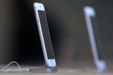 Apple tiết lộ iPhone mới sẽ có thiết kế hoàn toàn bằng kính