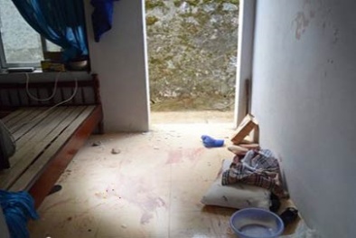 Kinh hoàng: ‘Con nghiện’ vào nhà chém chết vợ, đâm thủng bụng chồng