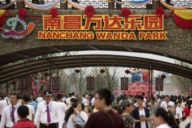 Người giàu nhất Trung Quốc tuyên chiến với Disneyland