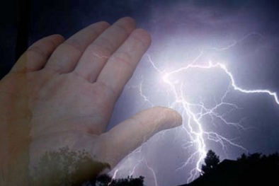 Cần đọc ngay những điều này nếu không muốn sét đánh 'tung người' trong cơn giông