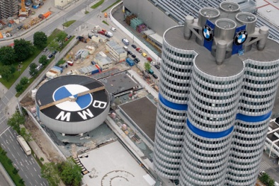 Chặng đường 99 năm phát triển đầy sóng gió của hãng BMW