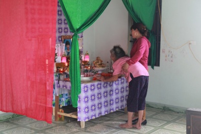 Đấm ngực than trời sao nỡ cướp đi 3 anh em đuối nước ở Nghệ An