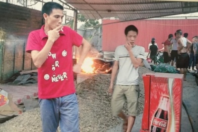 30 côn đồ mang hung khí ngang nhiên vào nhà dân đe dọa chém giết