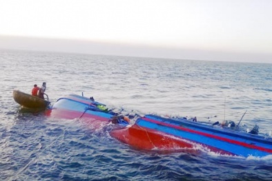 Chìm tàu cá 6 tỉ lớn nhất Đà Nẵng: 2 ngư dân mất tích giữa trập trùng sóng nước