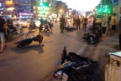 Tin tức thời sự 24h ngày 1/6: Ô tô 'điên' nổ lốp đâm liên hoàn 8 xe máy