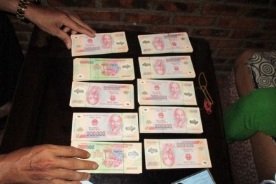 Bàng hoàng phát hiện 3 bị can tiêu thụ tiền giả ở Quảng Nam nhiễm HIV
