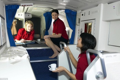 Bí mật phía trong khu nghỉ ngơi của tiếp viên hàng không - nơi hành khách không thể thấy