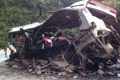 Nổ xe khách chở người Việt ở Lào: Ám ảnh hiện trường ngổn ngang xác pháo