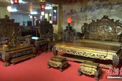 Choáng với bộ bàn ghế gỗ cẩm lai vàng giá gần 700 tỉ đồng không ai dám mua