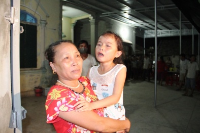 Nổ xe khách khiến 8 người chết nơi đất khách: ‘Bố ơi về với chúng con!’